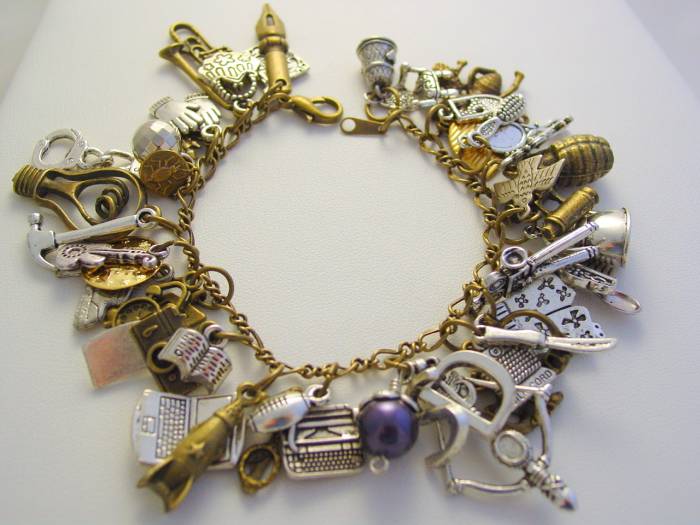 Warehouse 13 Charm Bracelet, Ultimate Artifact Charm Bracelet, 42 Arti –  JJsCollections