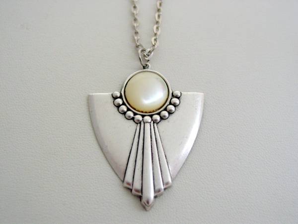 Art Deco Style Mother of Pearl Pendant Necklace Gemstone