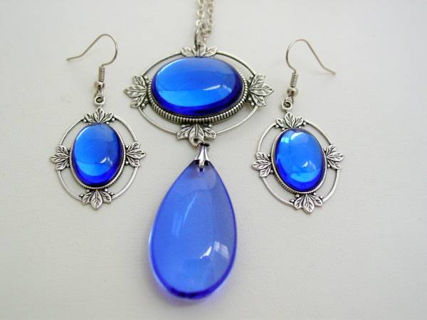 Witches Of East End Silver Finish Wendy's Blue Pre-Cursed Necklace & Earrings, Witches of East End