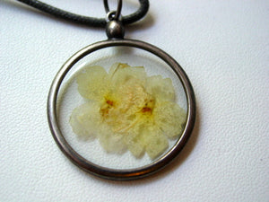 Real Dried Flower Necklace Art Viburnum Dried Pressed Flower In Resin Platinum Setting Necklace (1)