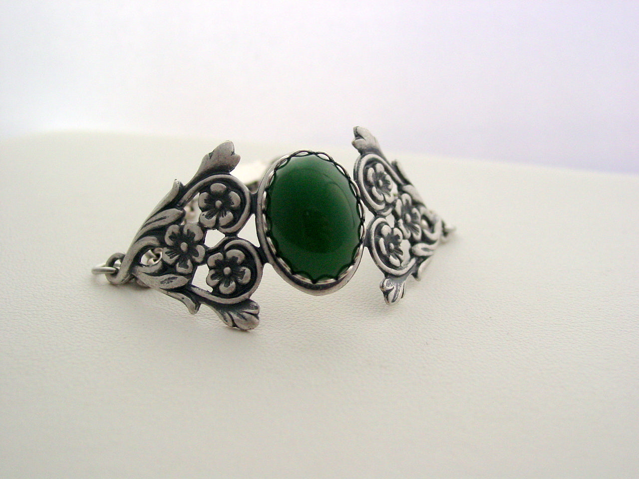Art Nouveau Green Jade Glass Floral Bracelet